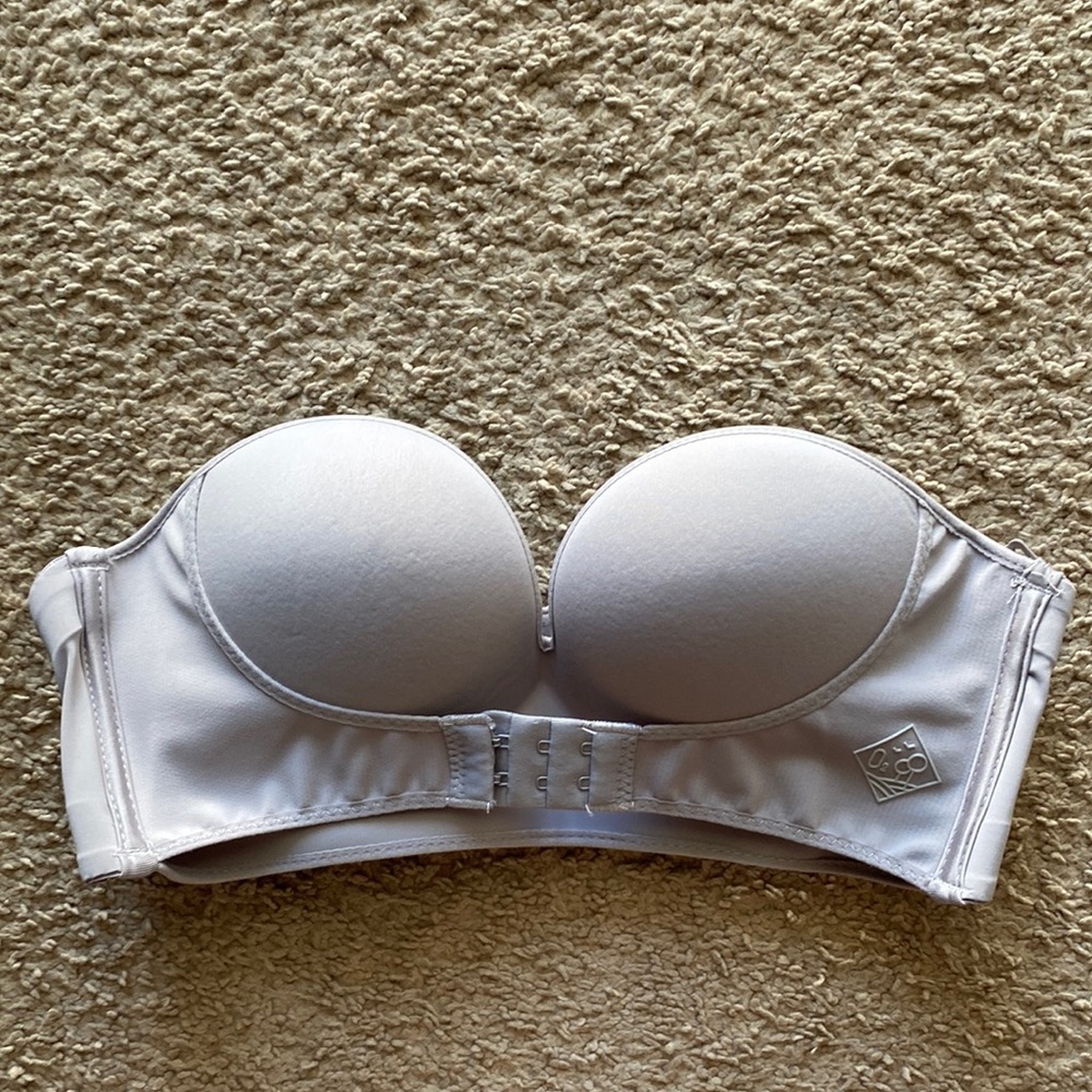 Magic strapless front buckle bra 36B